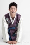 [SD포토] 그룹 서프라이즈 태오, 환한 미소로 큰 절~