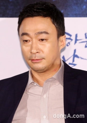 ‘방황하는 칼날’ 이성민 “순간 감정 이입돼 가해자 배우에게 손찌검”