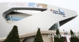 [동아포토]아쿠아플라넷 오늘 개장.. 동물 환경 관리 개선 촉구 1인 시위도 열려