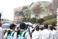[동아포토]안산단원고등학교 ‘여객선 침몰 사고로 경찰동원’
