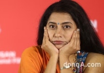 [동아포토]‘BIFF’ 뉴커런츠 심사위원 수하시니 마니라트남, 경청하는 자세