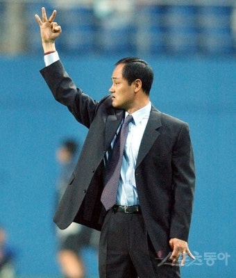 강원FC, 최윤겸 감독 선임