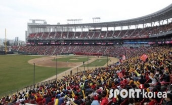 [포토] ‘2015 KBO 프로야구 개막 중계’ 광주-기아 개막전 만원관중 ‘대단하다~’
