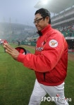 [포토] ‘KBO 프로야구 중계’ 인천경기 개막식에 소개되는 김용희 감독