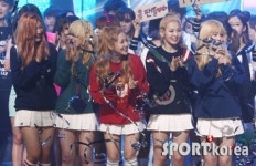 [포토] 레드벨벳 ‘엠카 4월의 첫주에 당당히 1위’