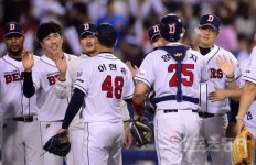 나바로 쐐기 스리런…삼성, 전반기 1위 피날레