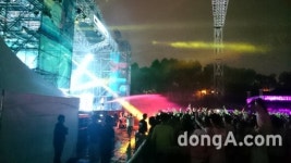 (주)이디엠라이프 | 말 그대로 ‘色다른’ EDM페스티벌 ‘라이프인컬러’ 성황리 마무리