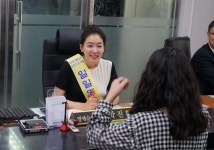 박진희, 법원 일일 명예지원장에 임명돼…판사 남편 내조 나서