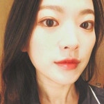 “조명은 역시 화장실”…천우희, 여배우의 셀카법