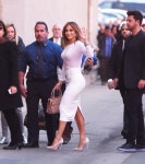 제니퍼 로페즈, 밀착 의상에 드러난 콜라병 몸매 ‘시선 집중’