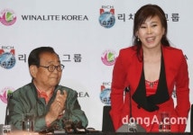 [동아포토]이애란, 백세인생 송해 효 콘서트 지원사격