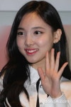 [현장엣지]VR론칭 현장에서 빛나는 하이힐의 정체는?