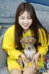 아이오아이 최유정, 강아지 안고 심쿵 미소…우월 가리기 힘든 깜찍함
