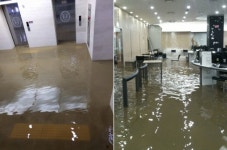 “워터파크 개장했나요?”…연세대 중앙도서관 ‘폭우에 침수’