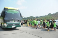 전북 현대 팬 100여명, 상해 원정 선수단에 응원 전달