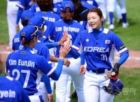 [포토] 배유가, ‘모두 수고했어’