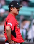 [포토] 김용희 감독 ‘5강 싸움도 바쁜데, 정말 안풀리네’