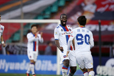 포항 잡은 수원FC “포기없다! 남은 3경기 전승”