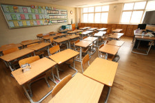 경기도교육청 노후 책걸상 교체사업 ‘엇갈린 예산’