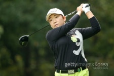 신지애, JPGA투어 시즌 최종전서 단독 선두… 2연패 노려