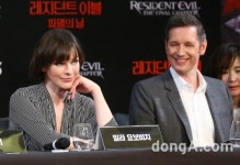 [동아포토]밀라 요보비치-폴 앤더슨 