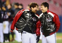 [포토] 류제국 ‘(차)우찬아 일요일은 너가 승리해야지’