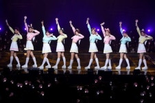 트와이스, 앵콜 콘서트 3시간 동안 30곡 열창...1만 2천명 열광
