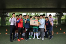 안산그리너스, 안산시상록장애인복지관 풋살팀에 유니폼 전달