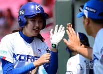 [베이스볼 피플]두 마리 토끼 잡은 女야구대표팀 4번타자 한지윤의 이력서