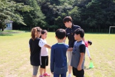강원FC, 삼척 근덕초 분교에서 일일 체육교실로 추억 선사