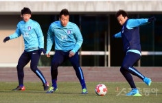 [포토] 염기훈 ‘현란한 볼 드리블’