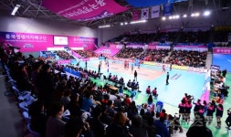 [포토] 크리스마스 여자배구 ‘2,500여명의 구름관중!’