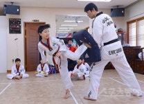 청령포초등학교 방문한 ‘태권도 황제’ 김경훈의 뜻 깊었던 하루
