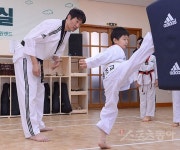 청령포초등학교 방문한 ‘태권도 황제’ 김경훈의 뜻 깊었던 하루