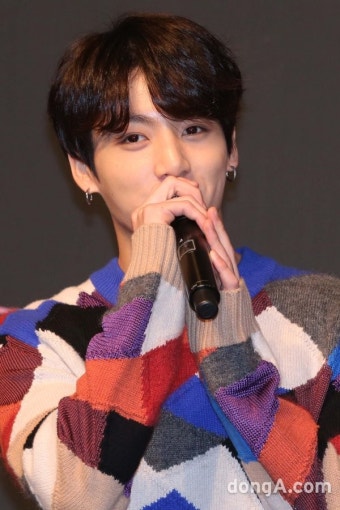 방탄소년단 정국 “복근 더 선명하게 만들겠다” 수줍은 미소
