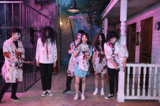 “도심 속 공포체험관에서 더위 날리세요”