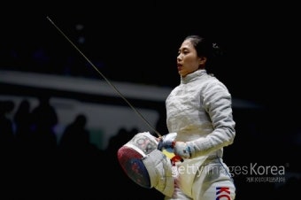 [아시안게임] 펜싱 김지연, 여자 사브르 준결승 진출 ‘윤지수는 탈락’