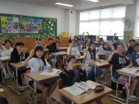 아산 무궁화, 연고 지역 18개 초등학교 방문해 학용품 전달
