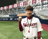 ‘승리요정’ 김정석 응원단장 “선수들이 더 많은 사랑받았으면”