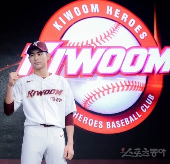 [포토] 키움 이정후 ‘2019년 키움의 비상 기대하세요!’