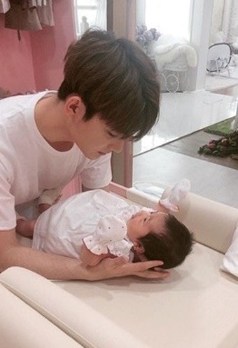함소원 딸 공개, 진화 꿀 뚝뚝 떨어지는 눈맞춤 포착