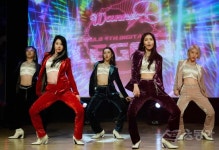 [포토] 워너비 ‘섹시한 게다리춤’