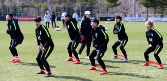 [포토] 웃으며 훈련하는 여자축구대표팀!