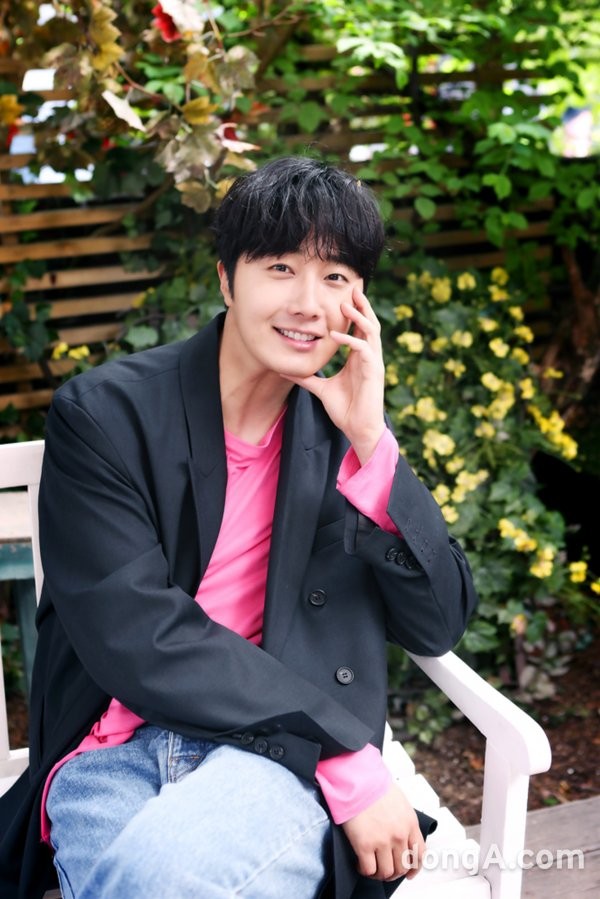 배우 정일우, 결혼 생각 밝혀 “이상형은 현명하고 배울 점 있는 사람”