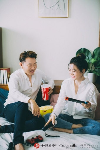 서유리최병길 PD 로맨틱 웨딩화보 “8월14일 결혼합니다” [공식]