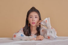 코요태 신지, 작곡가 조영수와 남다른 우정…신곡 ‘느낌이 좋아’ 선물