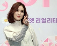 [포토] ‘노래에 반하다’ 거미 ‘명품 손하트’