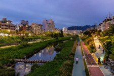 [김재범 기자의 투얼로지] 夜好! 1250원으로 즐기는 ‘빛의 천국’