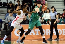 [포토] 여성심판, 매의 눈으로 판정!