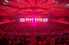 크러쉬, 단독콘서트 성황…싸이→아이유 총출동